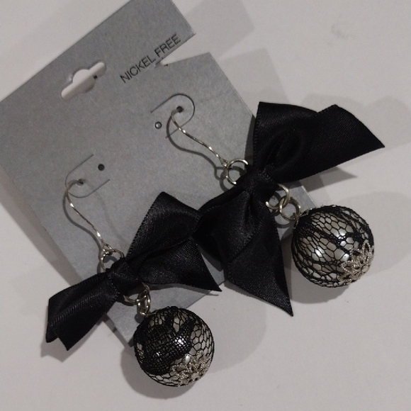 Black Bow-Tie Mesh Ball Drop Earrings, Elegant Silver-Tone Dangle Design Jewelry - Picture 8 of 9